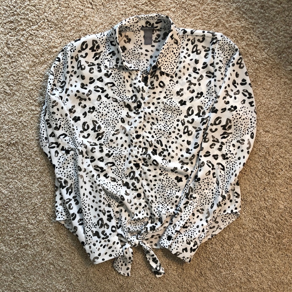 Charlotte Russe tie front blouse NWOT - Picture 2 of 6